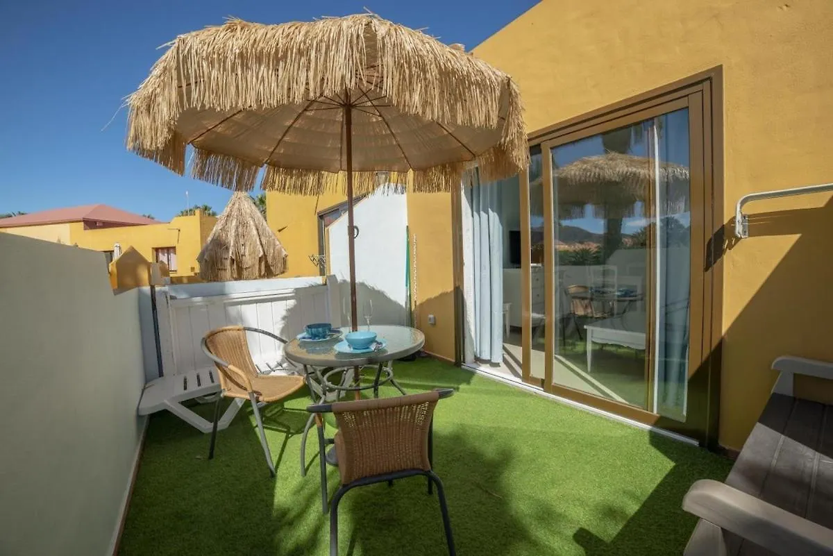 Oasis Royal 13 apartamento vista piscina Corralejo by Lightbooking
