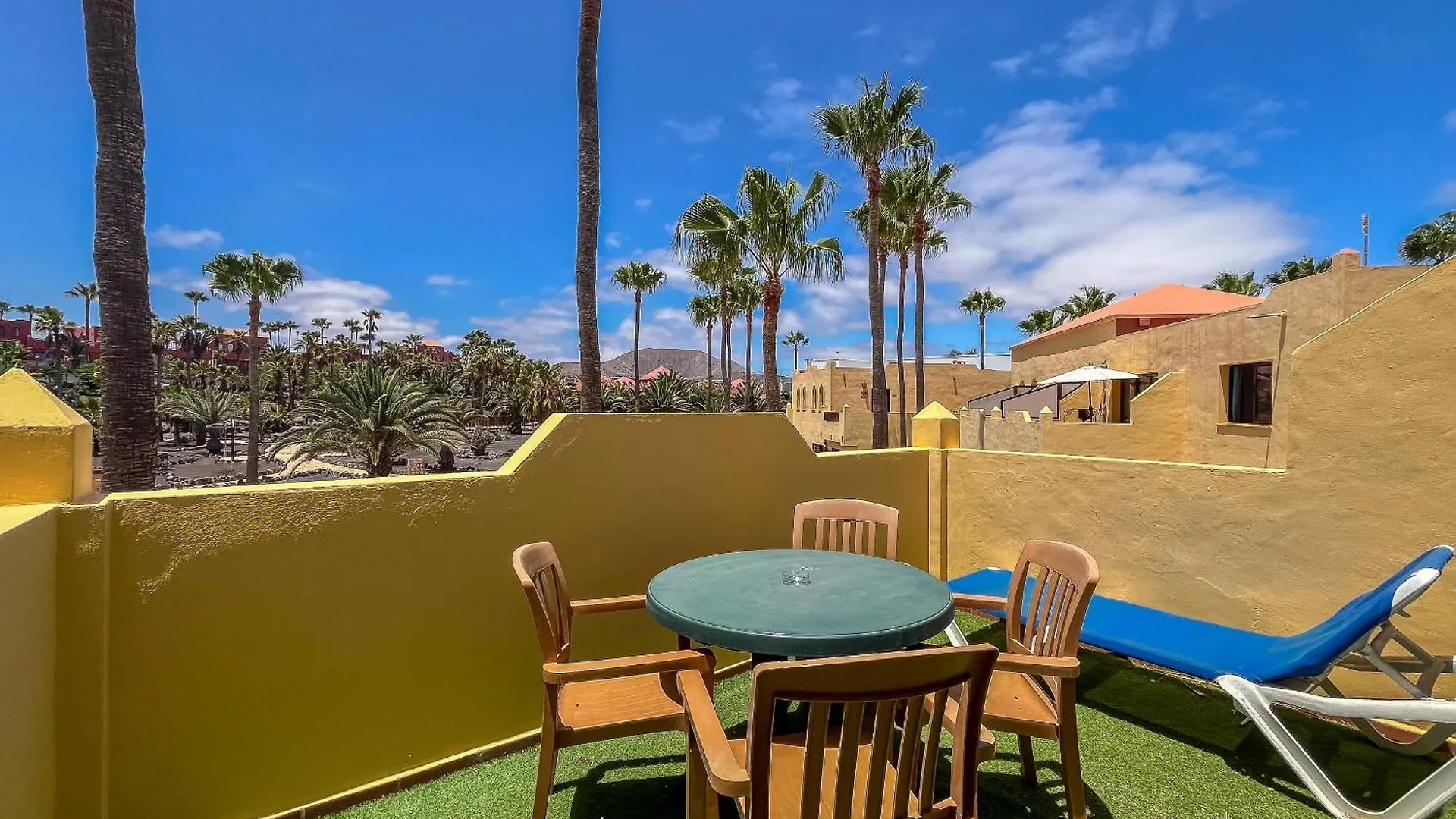 Oasis Royal 13 apartamento vista piscina Corralejo by Lightbooking España