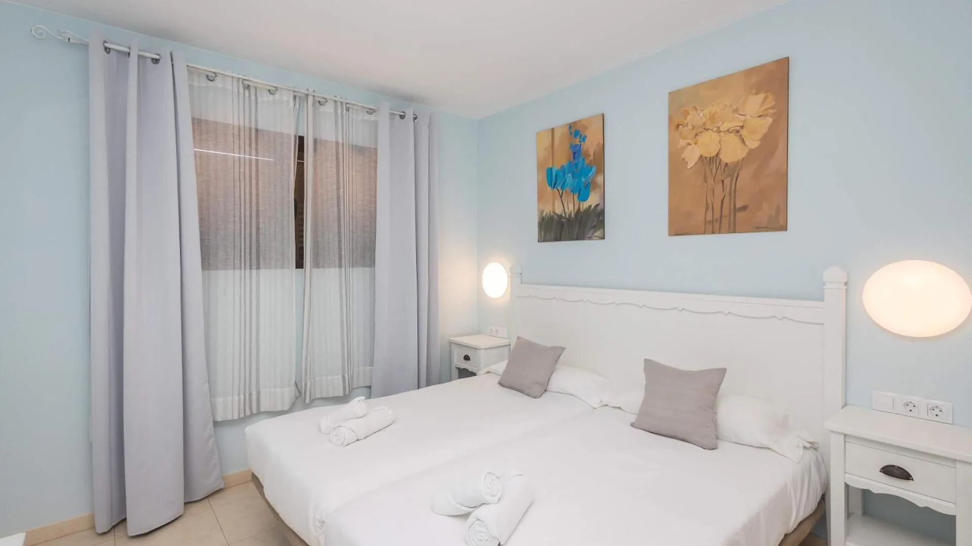 Oasis Royal 13 apartamento vista piscina Corralejo by Lightbooking