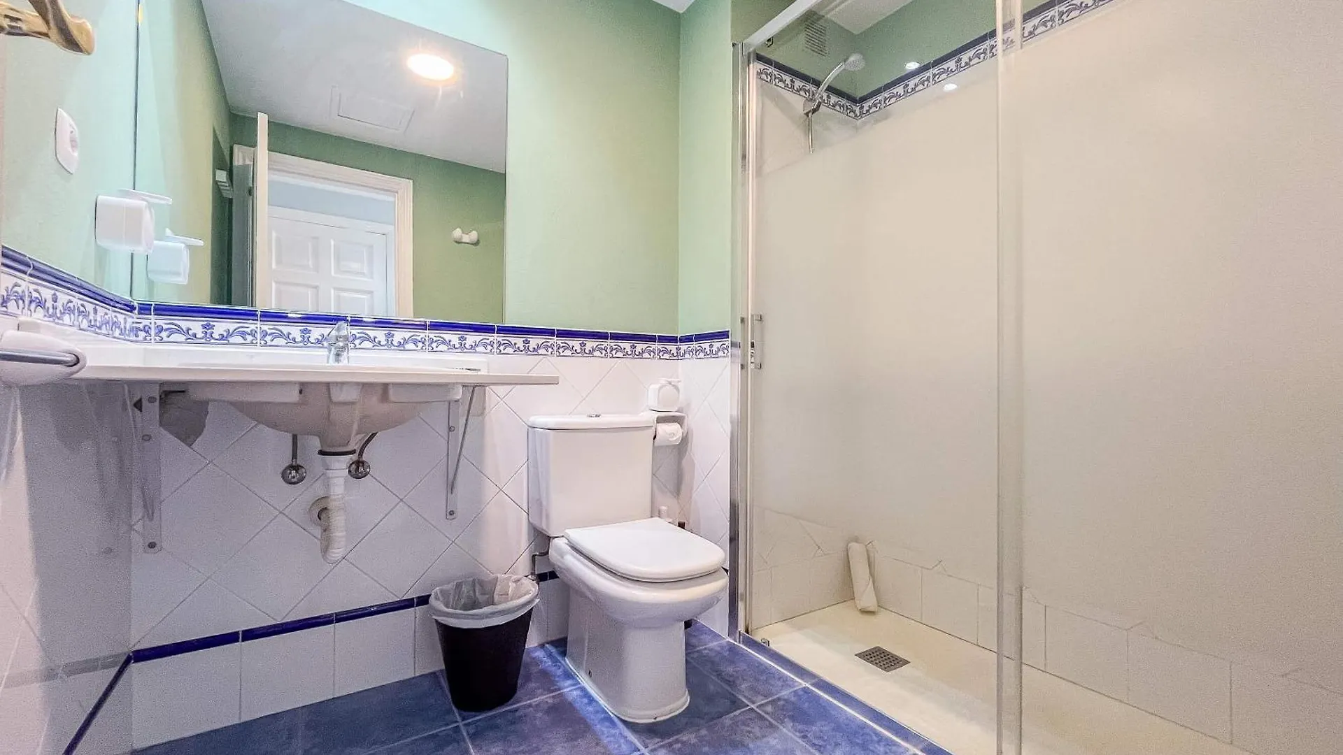 Oasis Royal 13 apartamento vista piscina Corralejo by Lightbooking