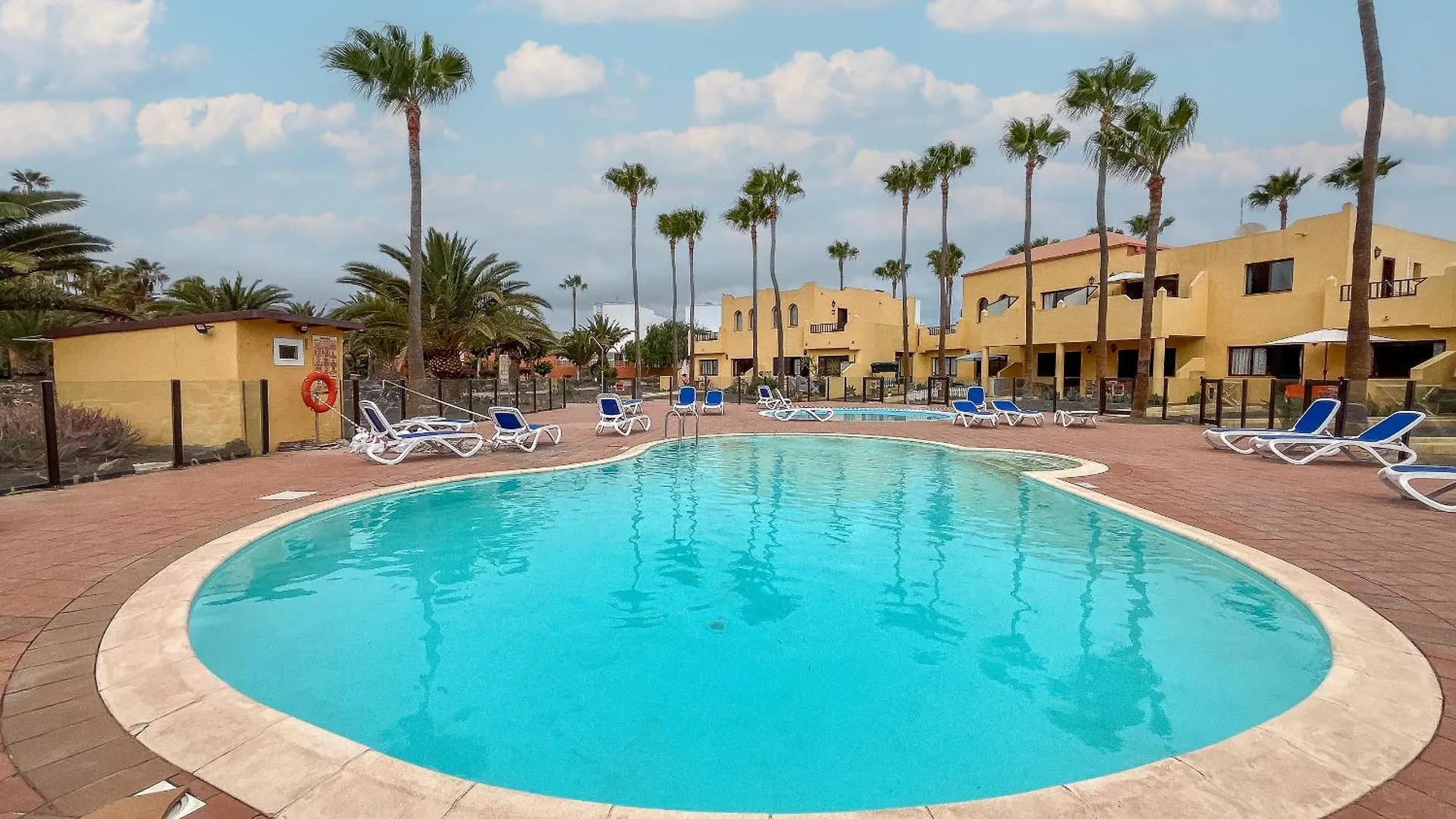 Oasis Royal 13 apartamento vista piscina Corralejo by Lightbooking
