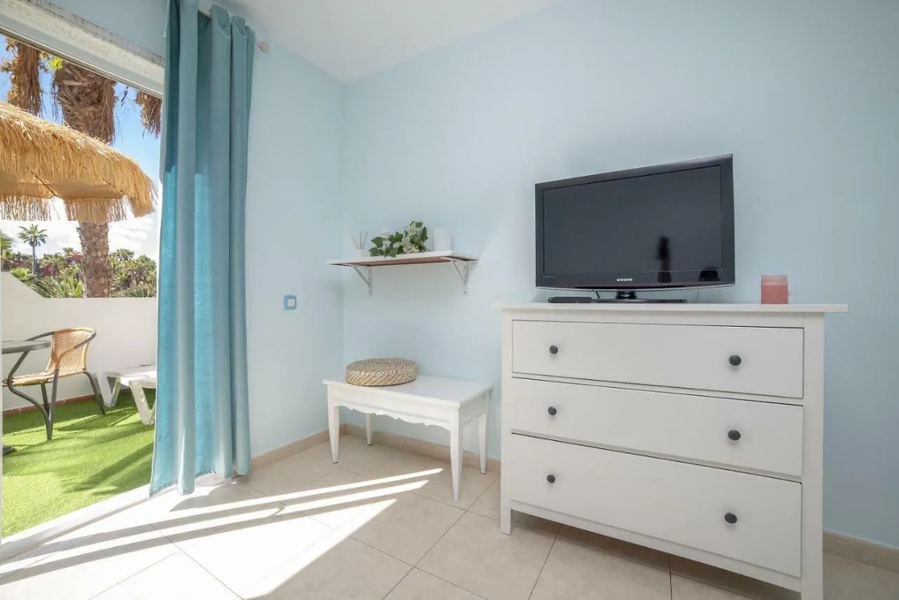 Oasis Royal 13 apartamento vista piscina Corralejo by Lightbooking